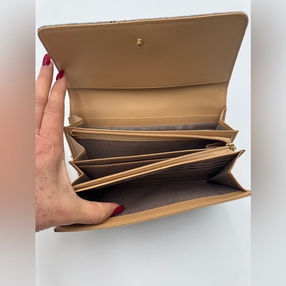 Pinky & Dianne NWOT, Spacious spacious Silver n Tan Long  Wallet with Charm - Picture 4 of 11